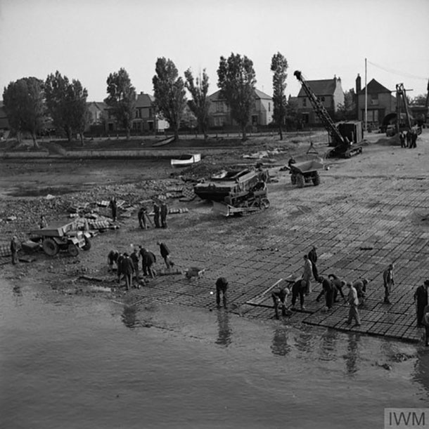 GH embarkation hard Gosport (copyright IWM-H38515)